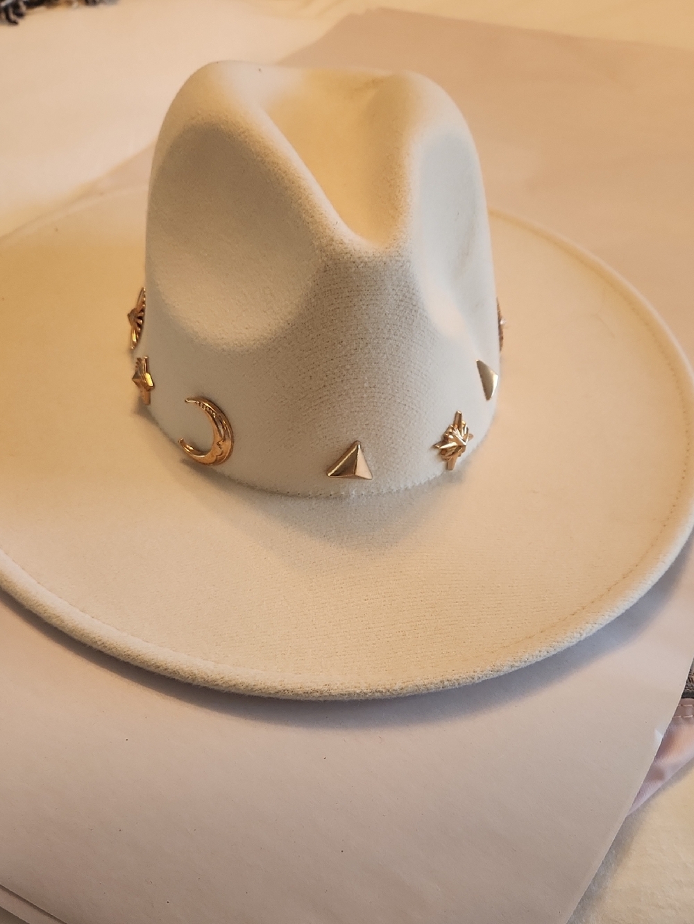 NWT Altard state-Inspired Cream Felt Fedora Hat with Gold Stud Accents